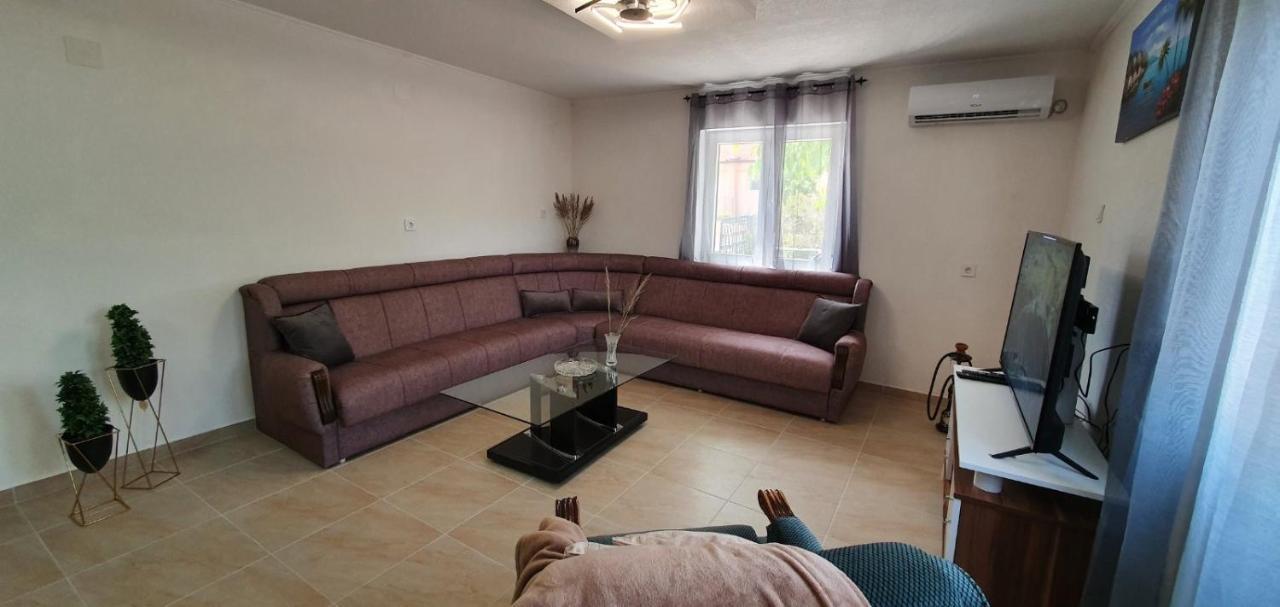 바르 Family House Utjeha 아파트 외부 사진